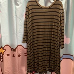 3/$25🌺PLUS! 3/4 Sleeve Green&Black Stripped Dress